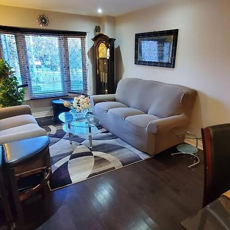 Apartamento Beautiful House In Mississauga Exterior foto