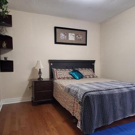 Apartamento Beautiful House In Mississauga Exterior foto
