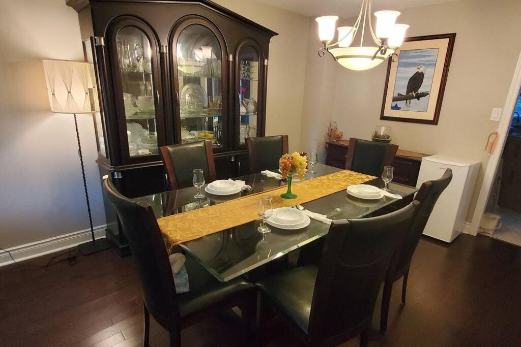 Apartamento Beautiful House In Mississauga Exterior foto