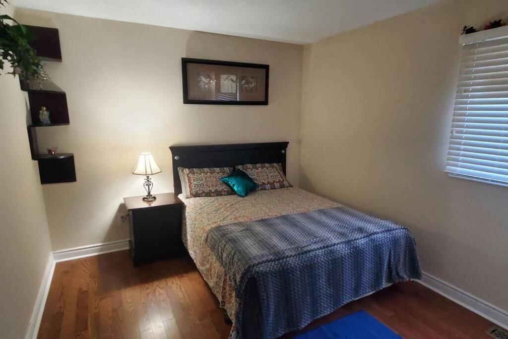 Apartamento Beautiful House In Mississauga Exterior foto
