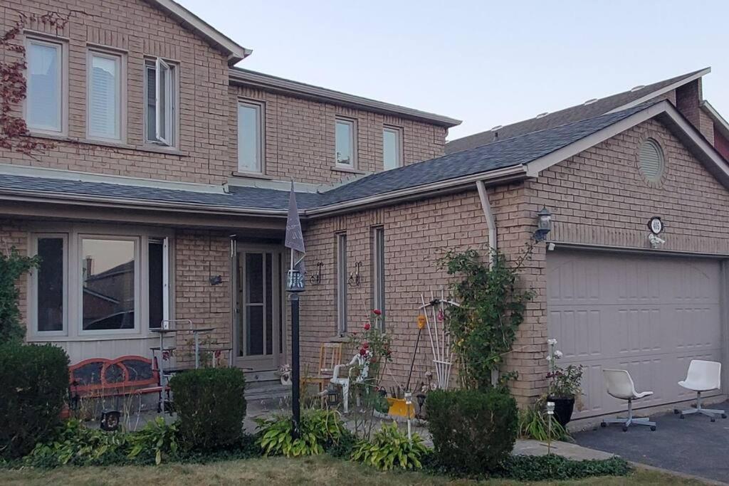 Apartamento Beautiful House In Mississauga Exterior foto